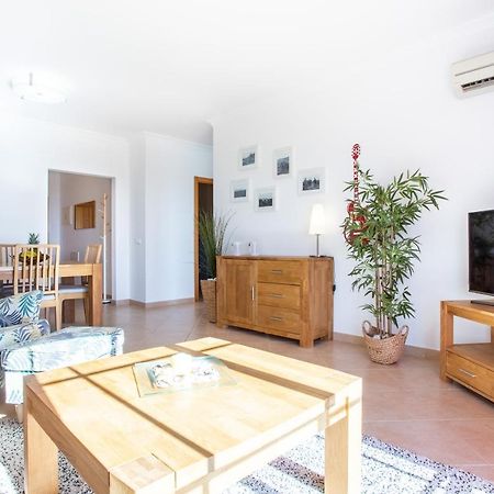 Lovely 2 Bedroom Apartment Including Pool, Stunning Ocean Views & Beach Closeby Praia Da Luz Bagian luar foto