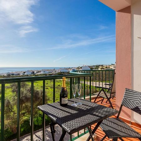 Lovely 2 Bedroom Apartment Including Pool, Stunning Ocean Views & Beach Closeby Praia Da Luz Bagian luar foto
