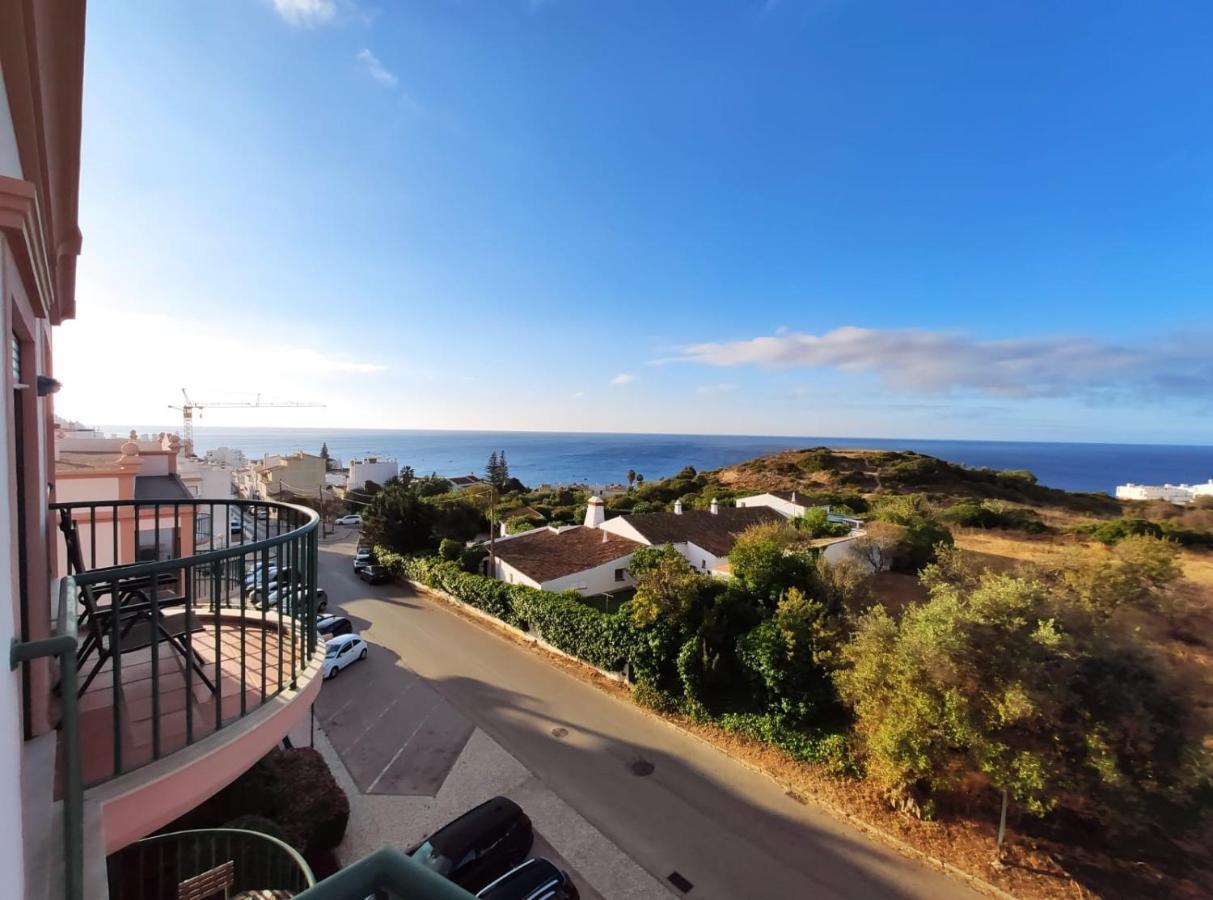 Lovely 2 Bedroom Apartment Including Pool, Stunning Ocean Views & Beach Closeby Praia Da Luz Bagian luar foto