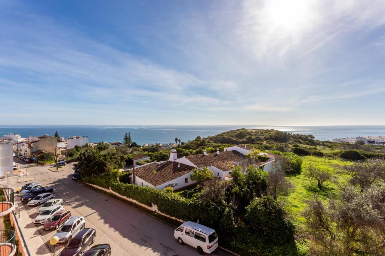 Lovely 2 Bedroom Apartment Including Pool, Stunning Ocean Views & Beach Closeby Praia Da Luz Bagian luar foto