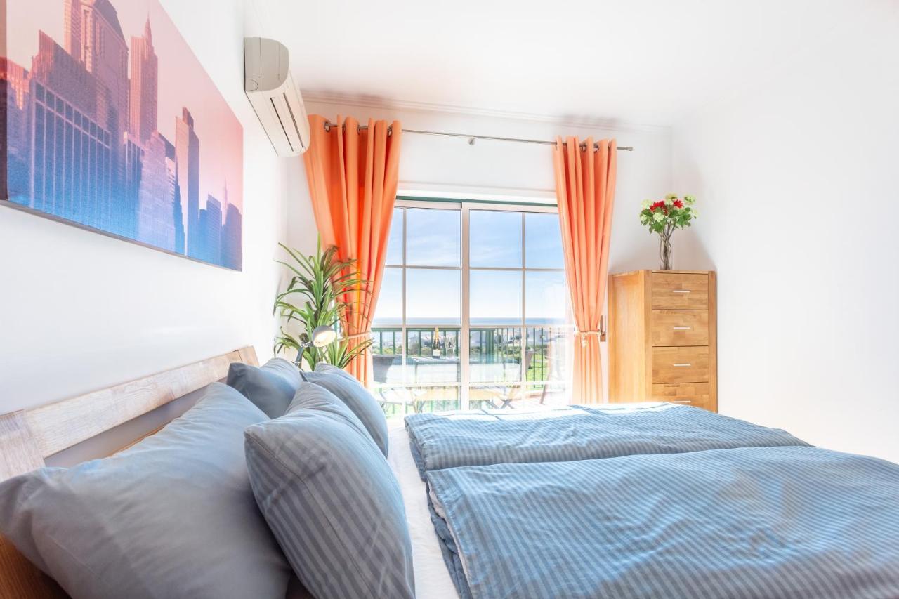 Lovely 2 Bedroom Apartment Including Pool, Stunning Ocean Views & Beach Closeby Praia Da Luz Bagian luar foto