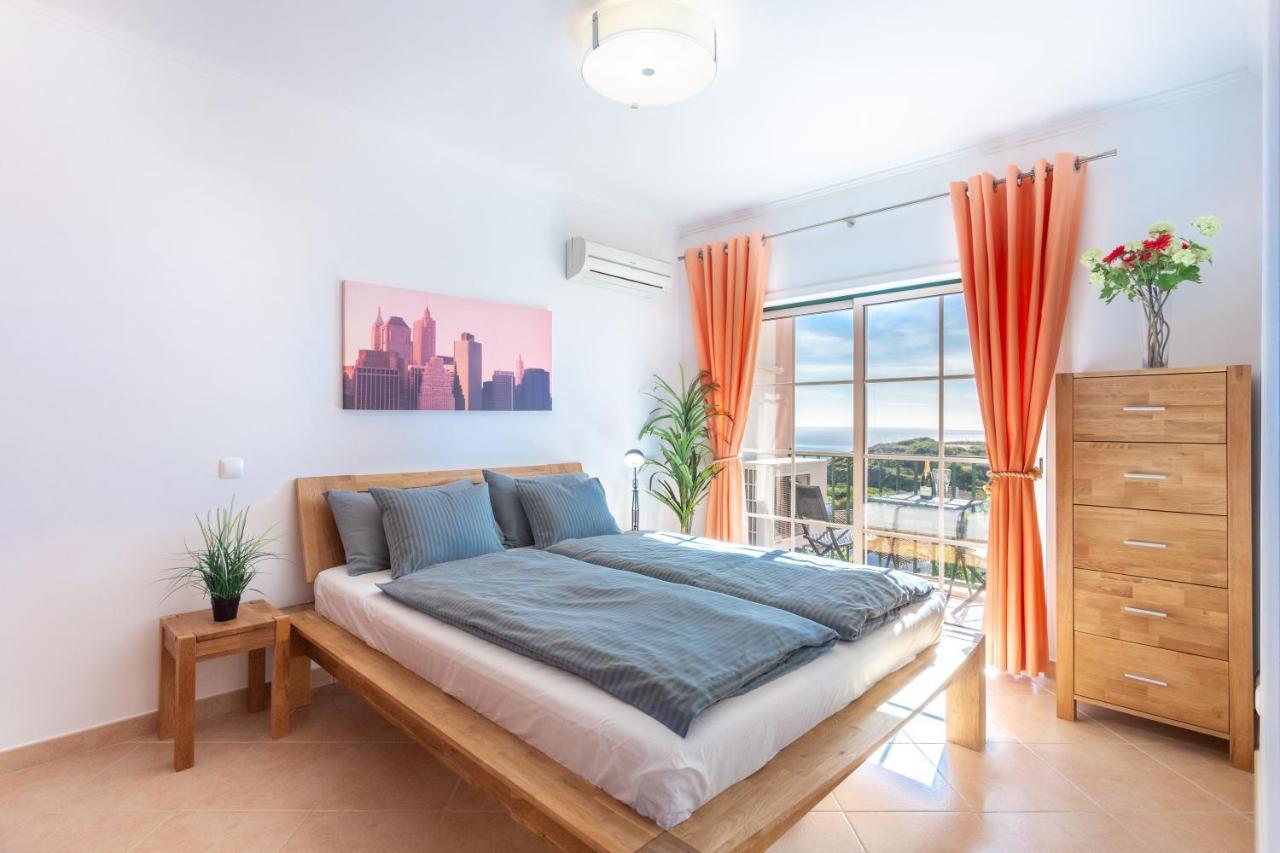 Lovely 2 Bedroom Apartment Including Pool, Stunning Ocean Views & Beach Closeby Praia Da Luz Bagian luar foto